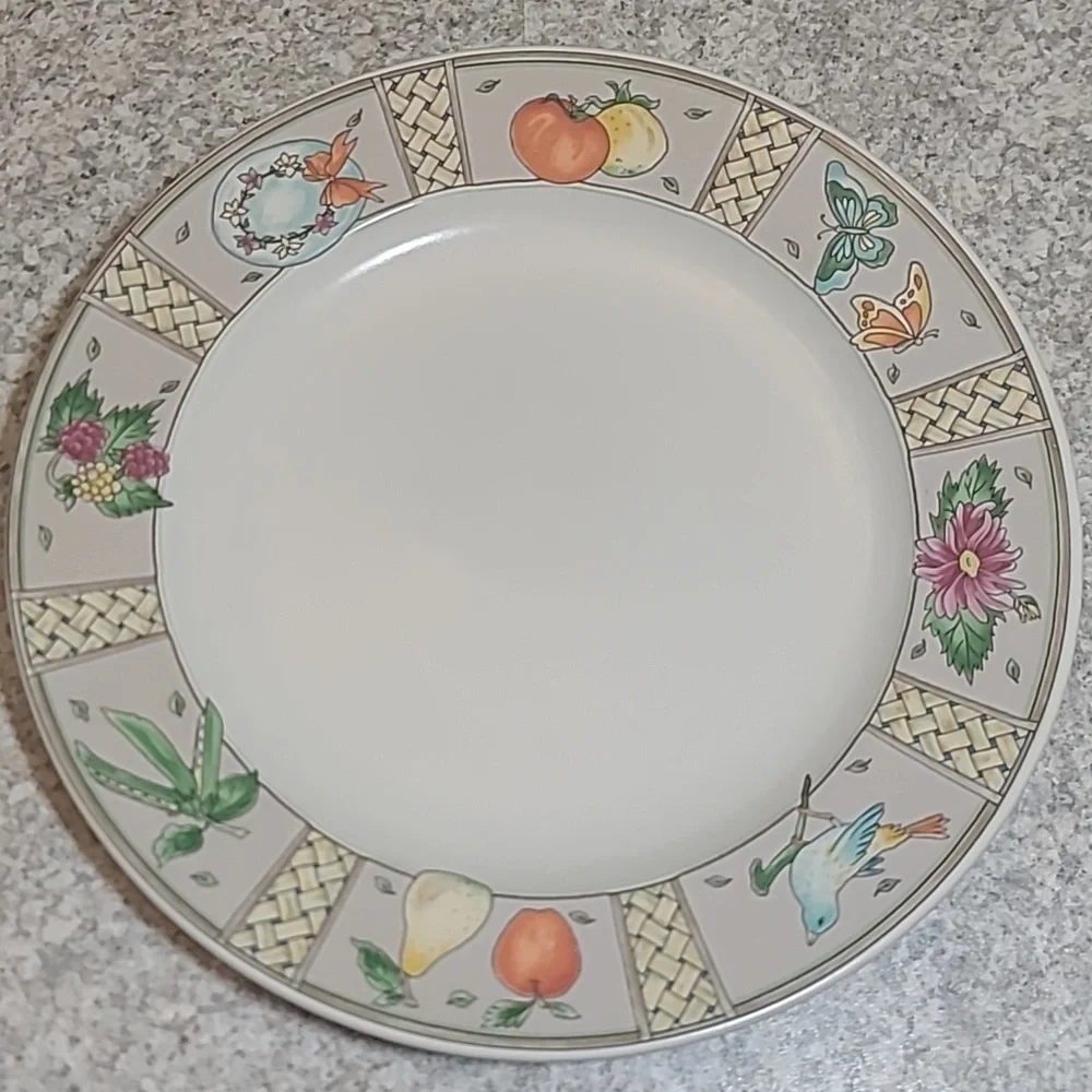 Mikasa Intaglio Set of 4 CAA31 SummerJewels Dinner Plates